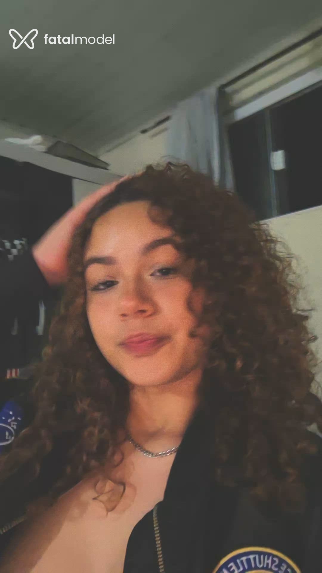 Acompanhante mulher com cabelo castanho de olhos pretos - Sunshine