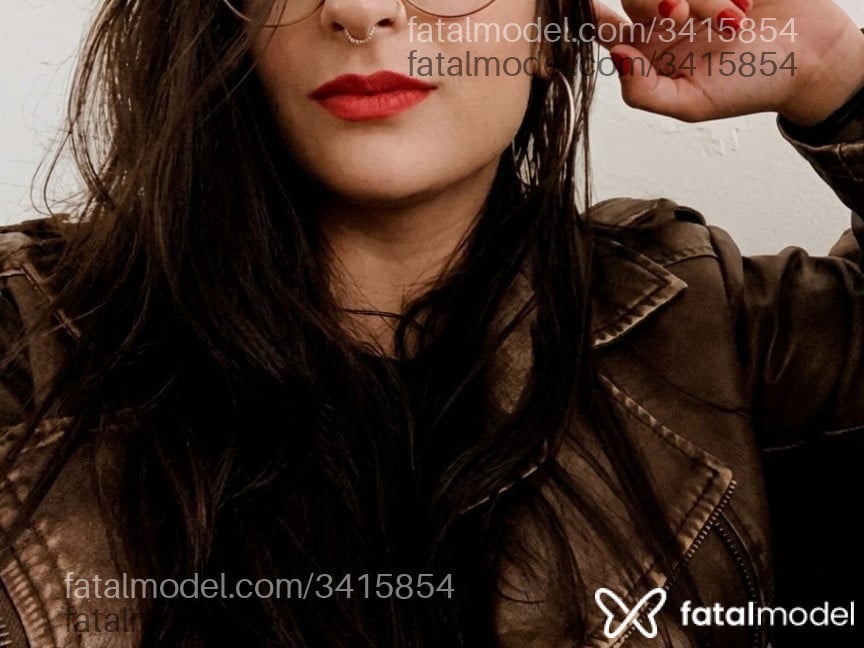 Acompanhante mulher morena (o) de olhos pretos - Alice Köhler