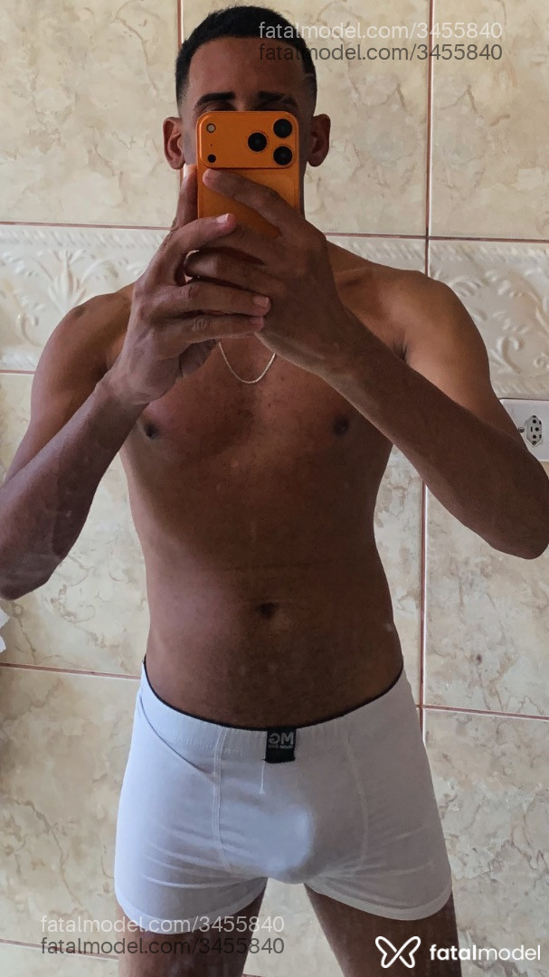 Acompanhante homem com cabelo castanho de olhos castanhos - Layon Berquin