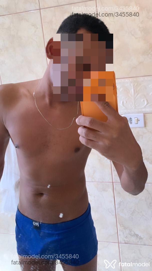 Acompanhante homem com cabelo castanho de olhos castanhos - Layon Berquin