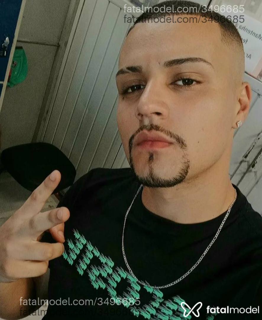 Acompanhante homem com cabelo castanho de olhos castanhos - Christopher