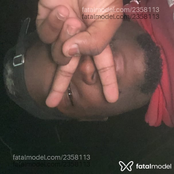 Acompanhante homem morena (o) de olhos castanhos - Vitor