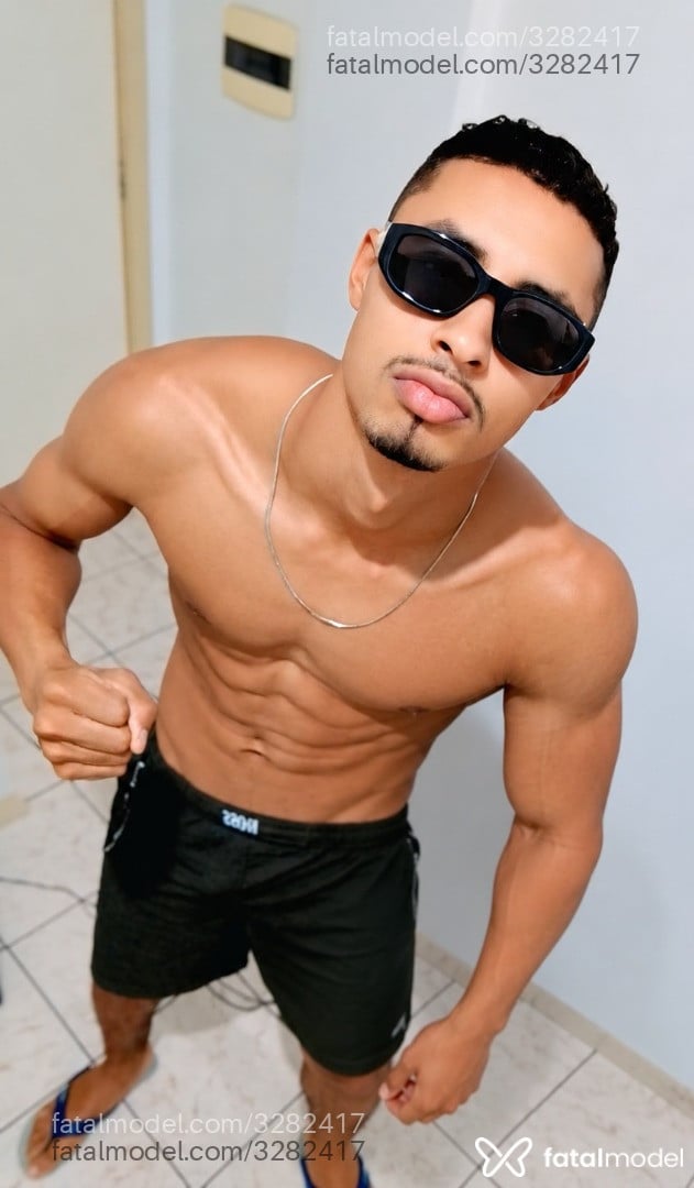 Acompanhante homem morena (o) de olhos castanhos - Lekao