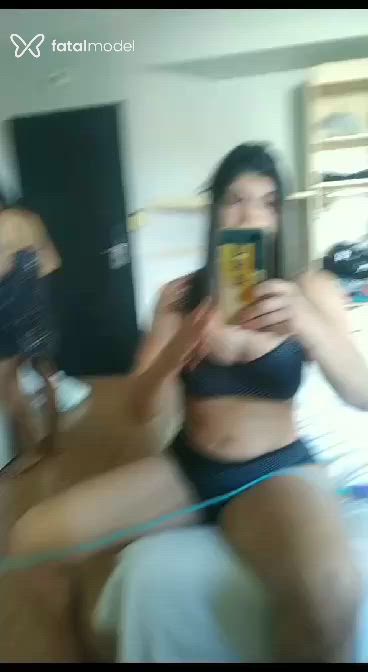 Acompanhante mulher loira (o) de olhos cinza - Milla Cardim