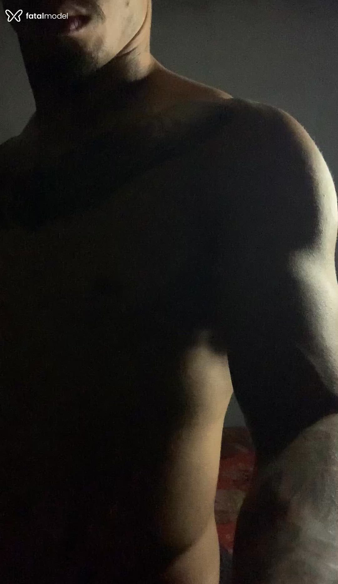 Acompanhante homem morena (o) de olhos castanhos - Dias