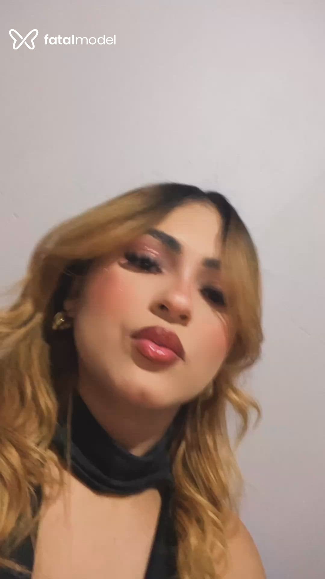 Acompanhante mulher loira (o) de olhos castanhos - ísis Vasconcellos