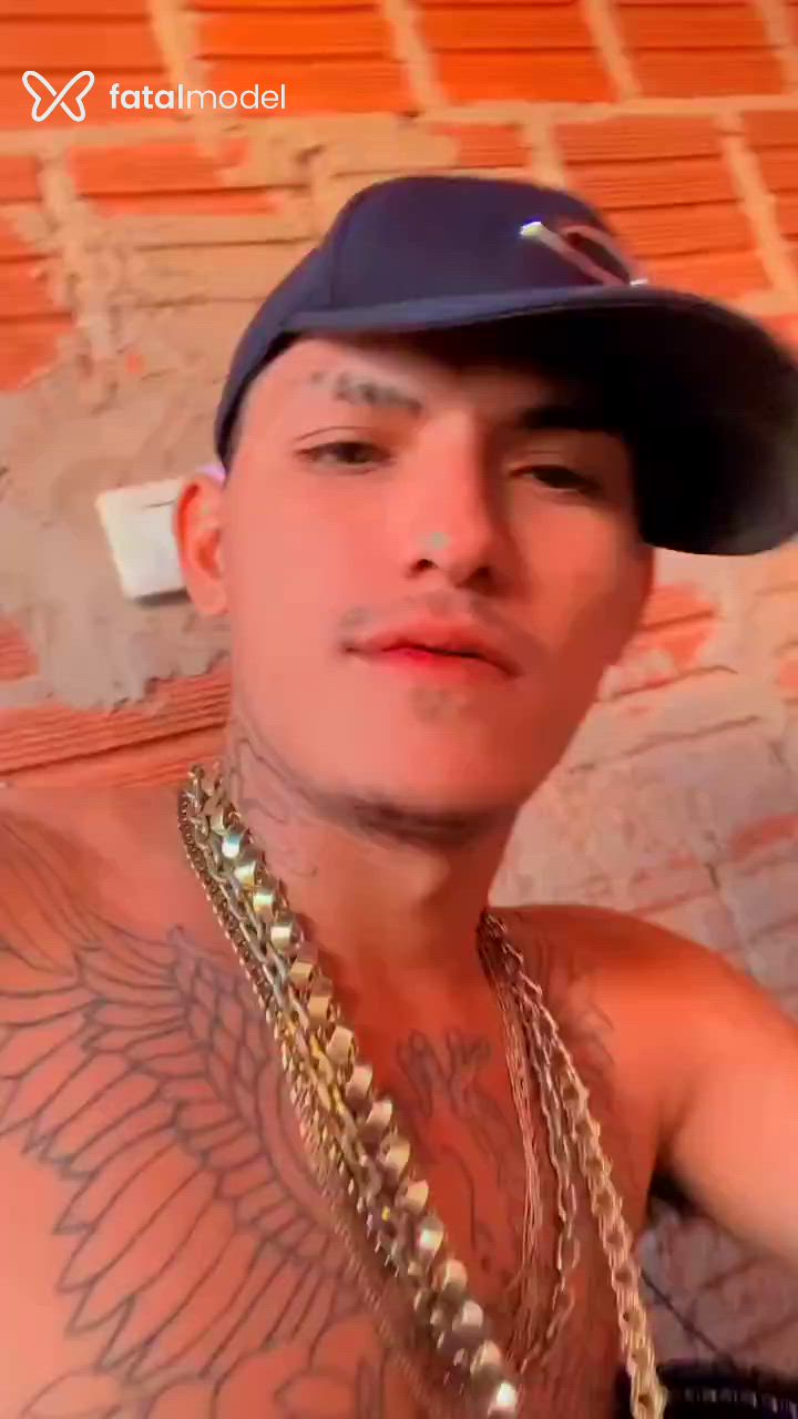 Acompanhante homem com cabelo castanho de olhos castanhos - Raridade