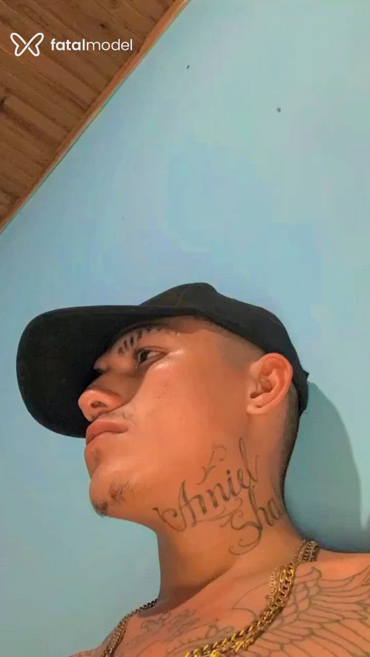 Acompanhante homem com cabelo castanho de olhos castanhos - Raridade
