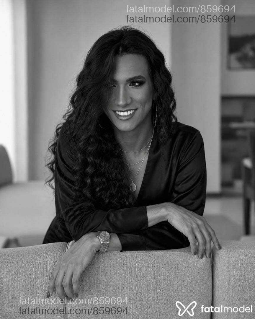 Acompanhante travesti morena (o) de olhos pretos - Kelly Bueno