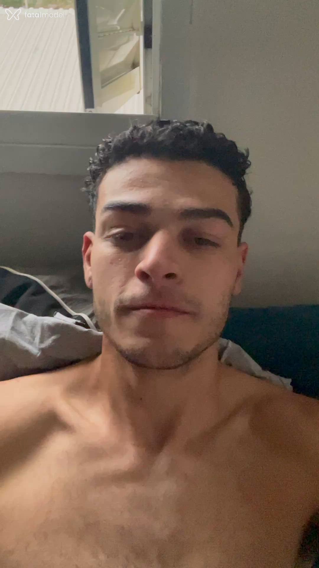 Acompanhante homem morena (o) de olhos castanhos - Rocco