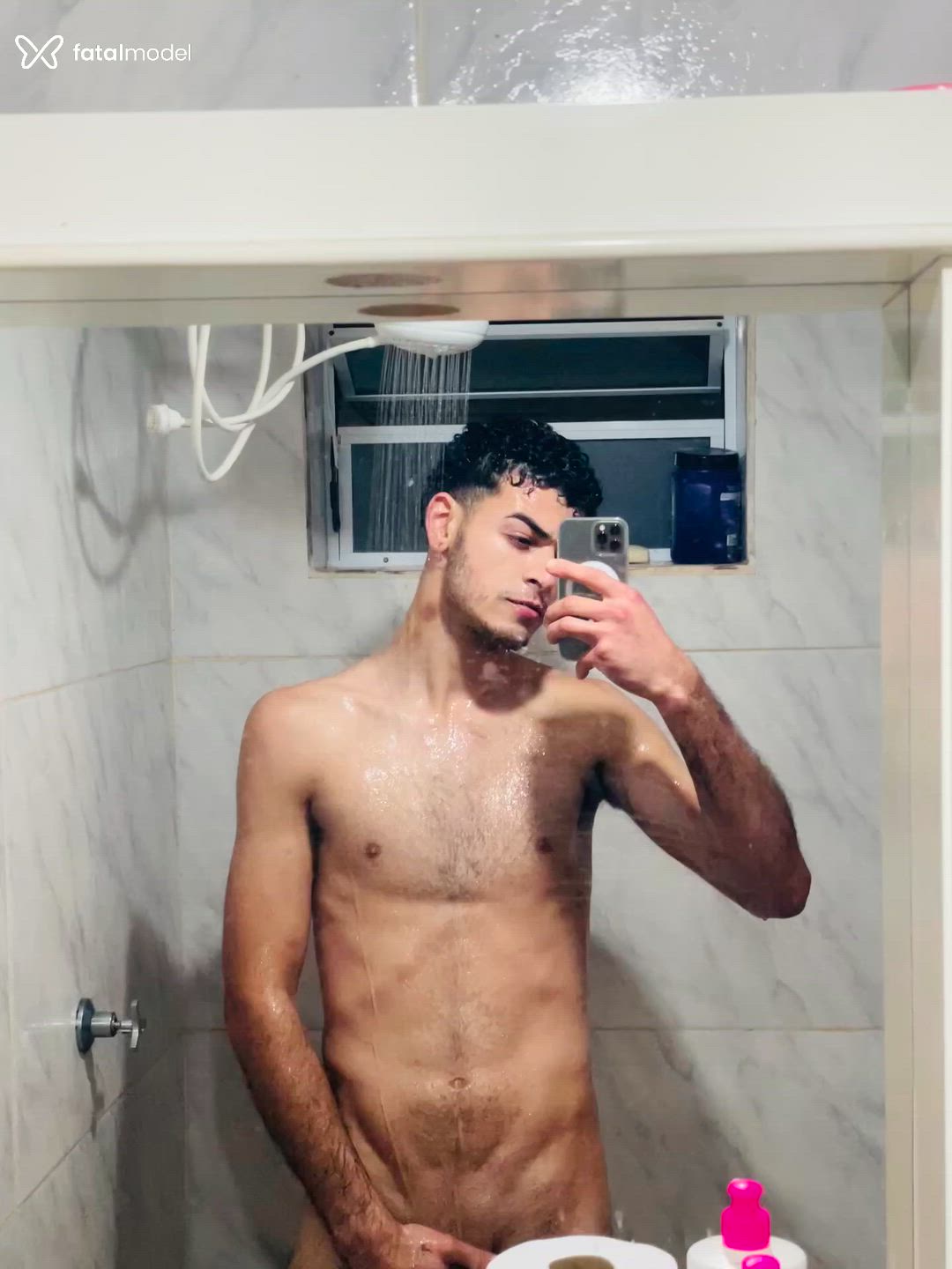 Acompanhante homem morena (o) de olhos castanhos - Rocco