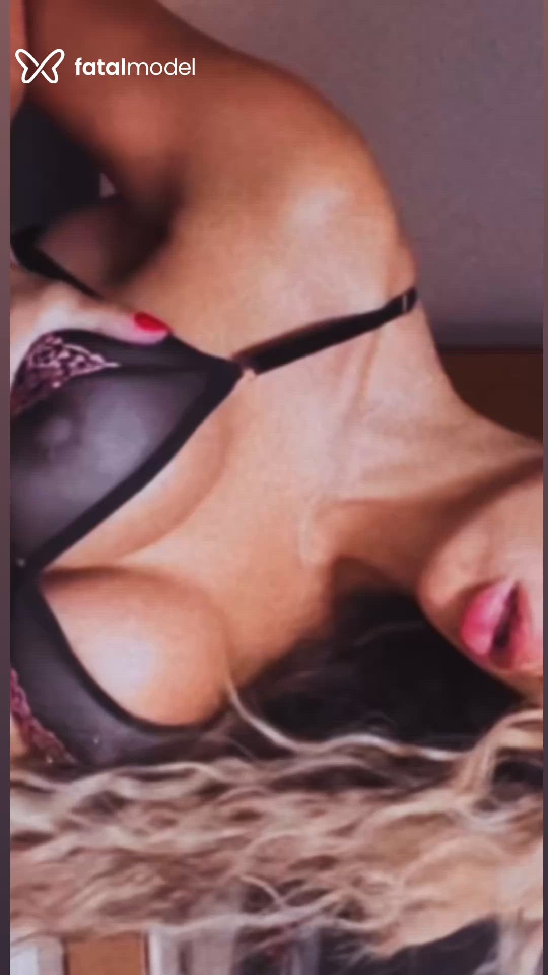 Acompanhante mulher loira (o) de olhos mel - Nicky