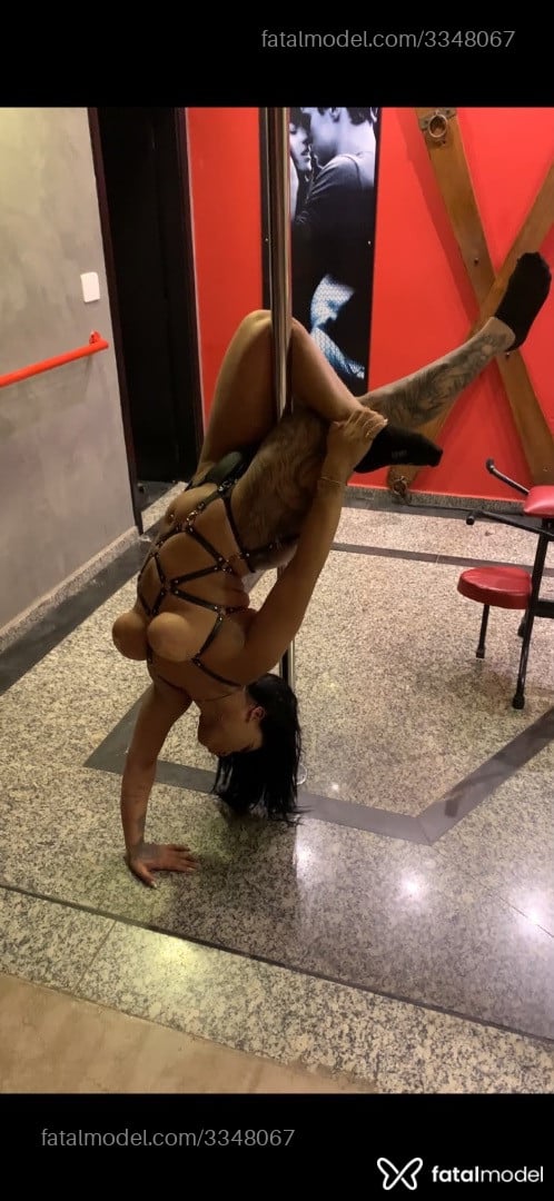 Acompanhante mulher trans morena (o) de olhos castanhos - Bela Belatrix