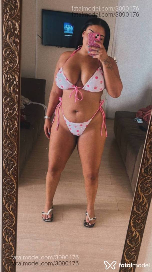 Acompanhante mulher morena (o) de olhos pretos - Beatriz