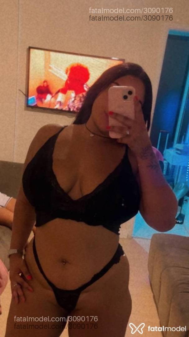 Acompanhante mulher morena (o) de olhos pretos - Beatriz