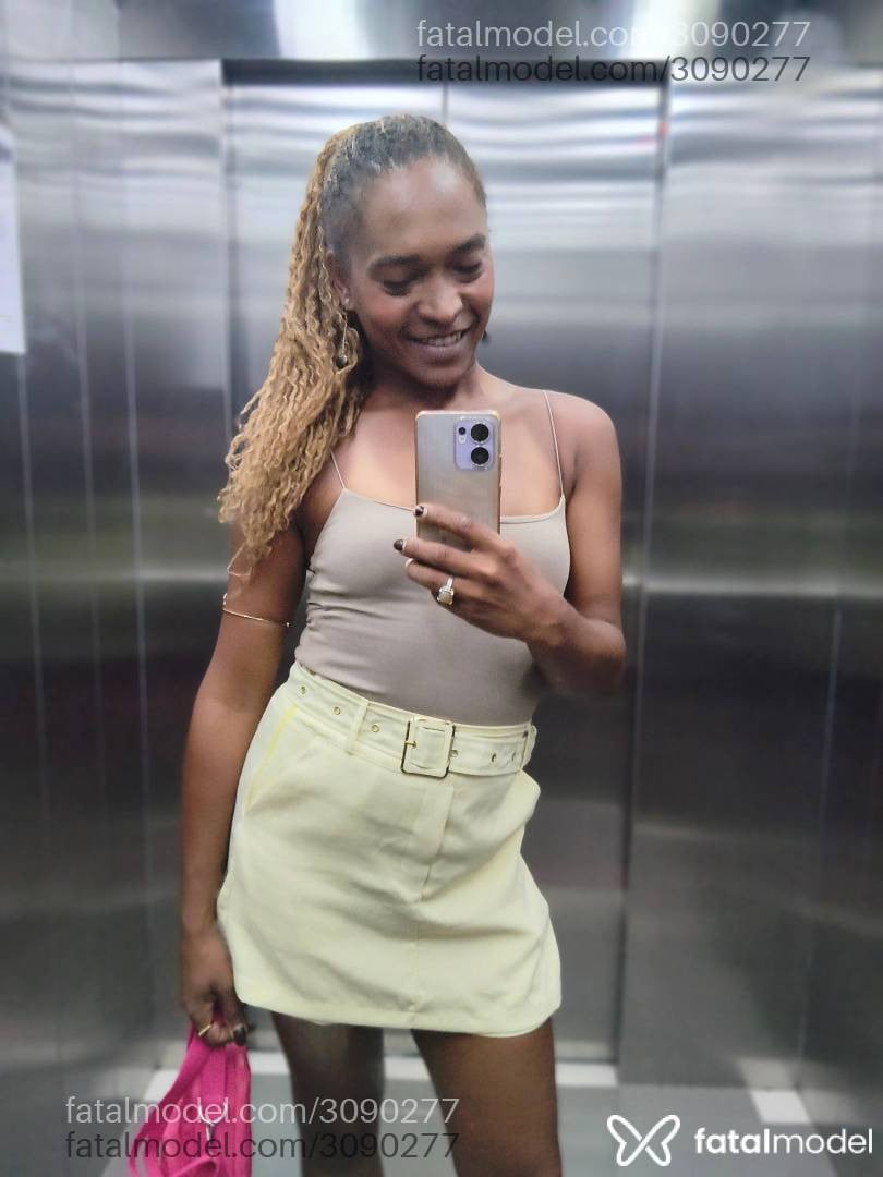 Acompanhante mulher trans com cabelo castanho de olhos castanhos em Viamão - Ellena Albuquerque