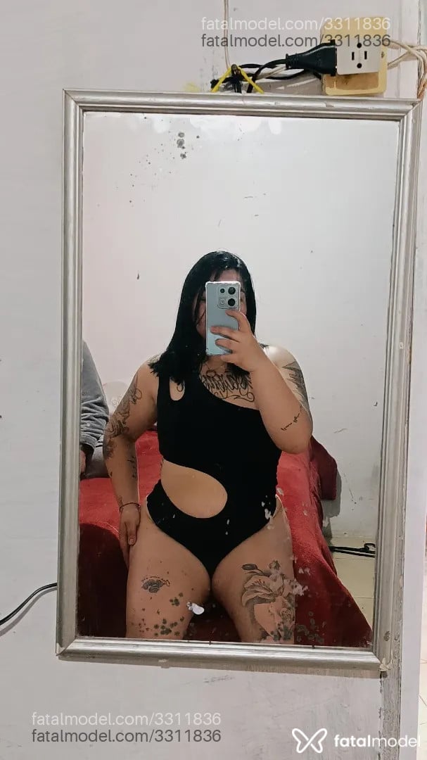 Acompanhante mulher com cabelo castanho de olhos castanhos - Carolzinha