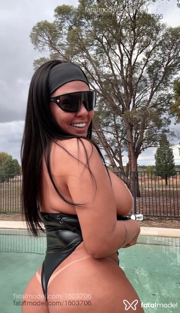 Acompanhante mulher morena (o) de olhos pretos - Yumi Nakashima