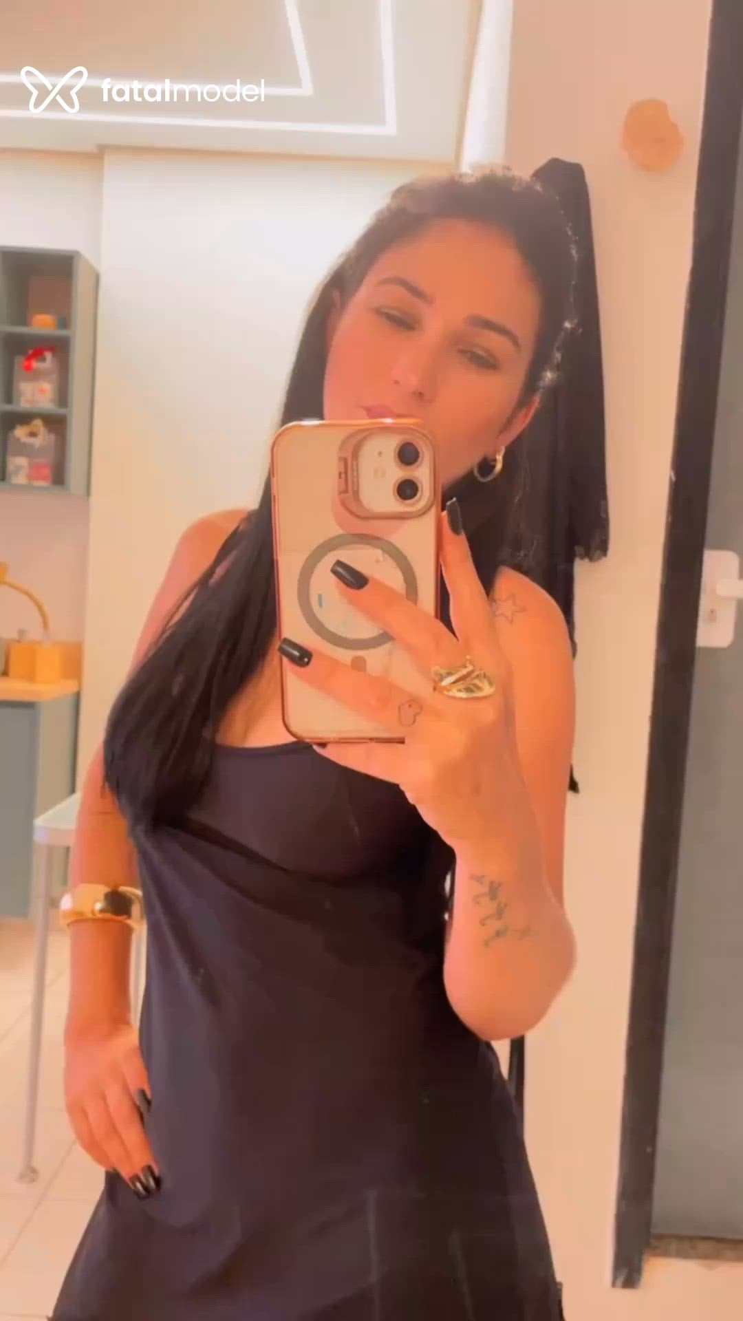 Acompanhante mulher morena (o) de olhos verdes - Júlia Medeiros Acompanhante mulher morena (o) de olhos verdes - Júlia Medeiros