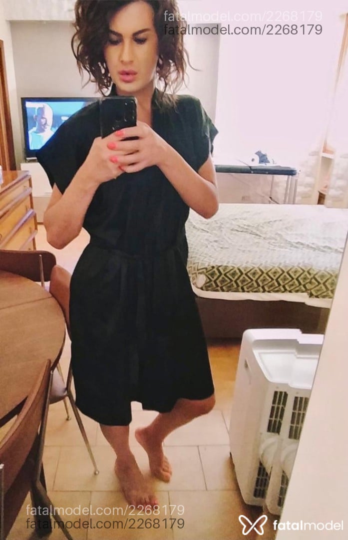 Acompanhante mulher trans com cabelo castanho de olhos castanhos - Karla