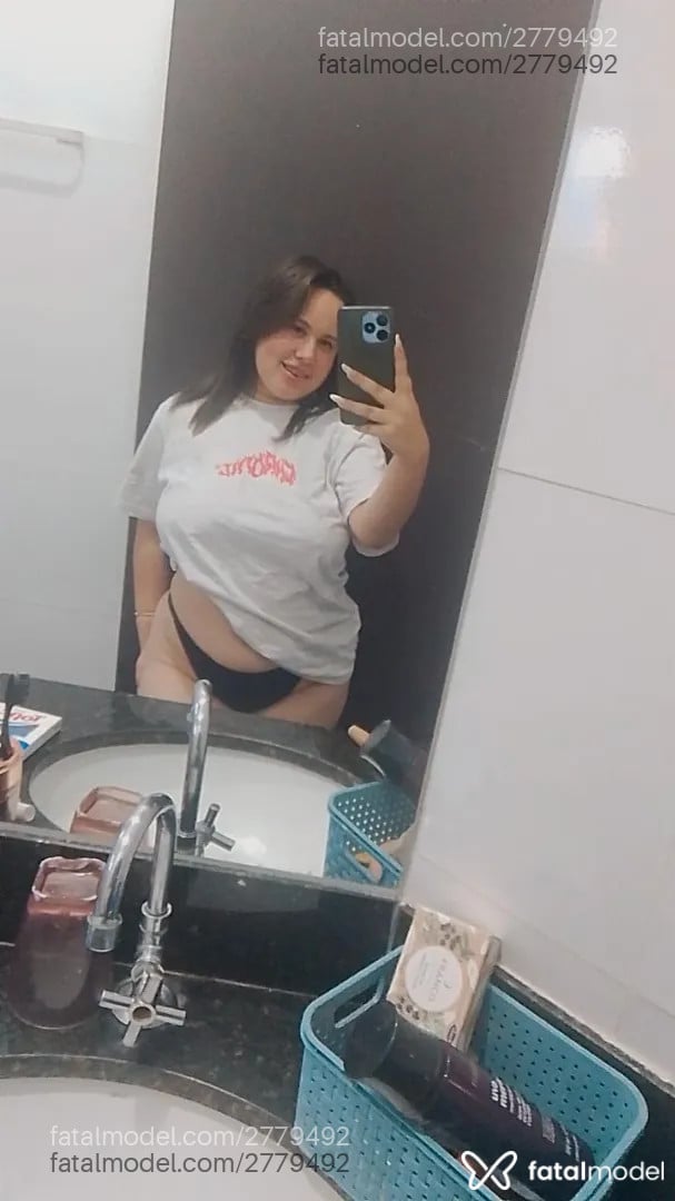 Acompanhante mulher com cabelo castanho de olhos mel - Aninha