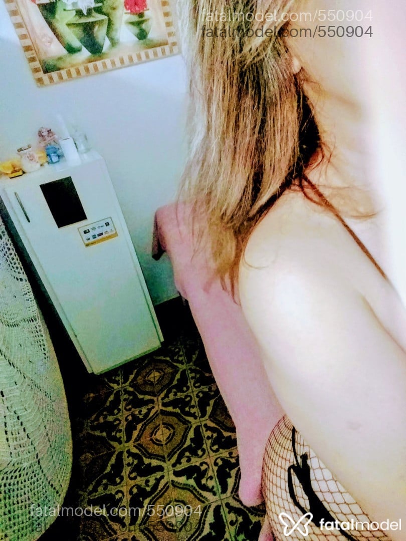 Acompanhante mulher trans loira (o) de olhos mel - Cibele rondy