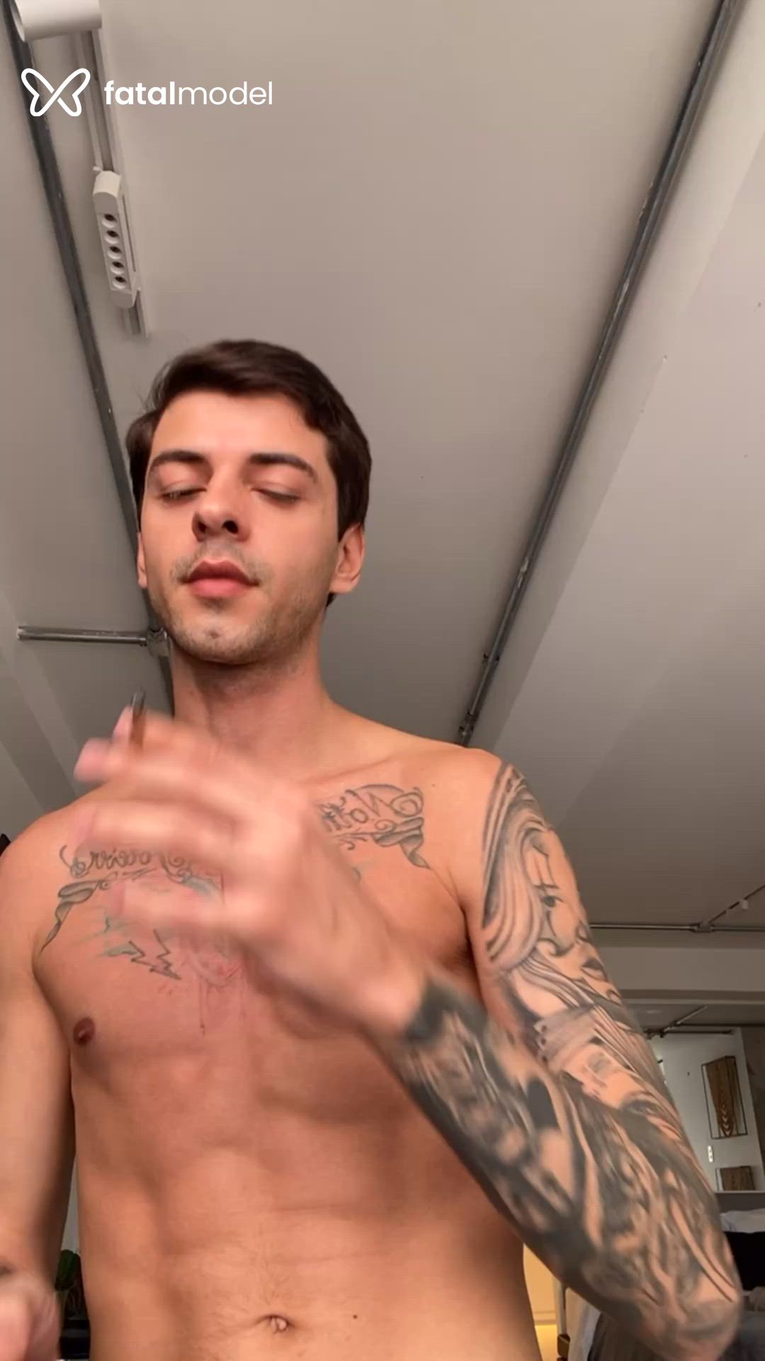 Acompanhante homem com cabelo castanho de olhos castanhos - Andreas Júnior