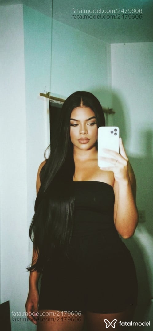Acompanhante mulher trans morena (o) de olhos pretos - Mel