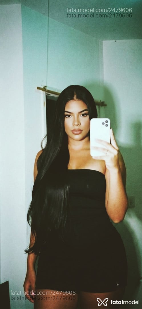 Acompanhante mulher trans morena (o) de olhos pretos - Mel