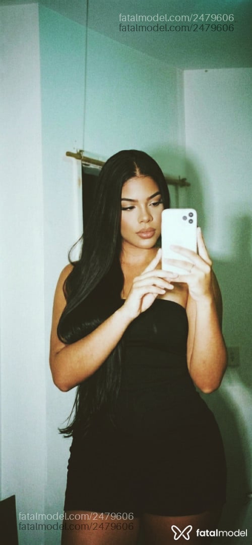 Acompanhante mulher trans morena (o) de olhos pretos - Mel