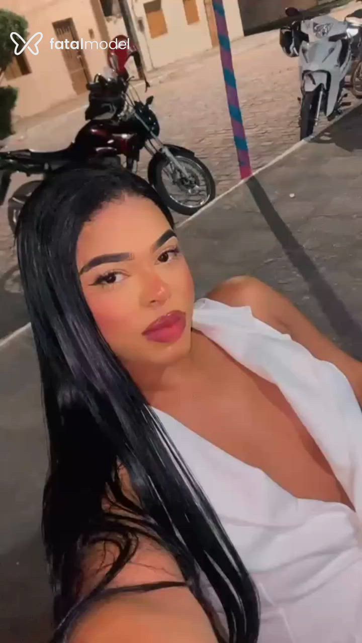 Acompanhante mulher trans morena (o) de olhos pretos - Mel