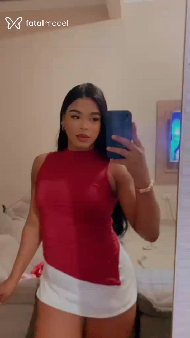 Acompanhante mulher trans morena (o) de olhos pretos - Mel