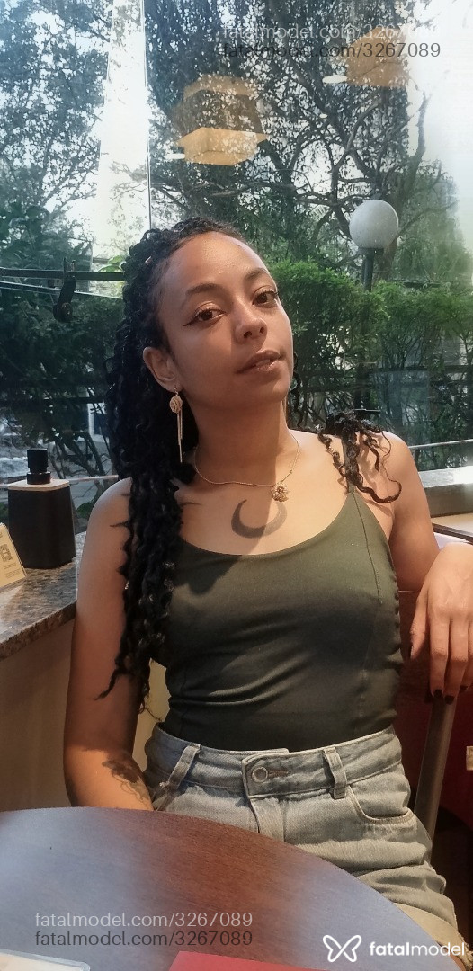 Acompanhante mulher morena (o) de olhos castanhos - Helena Mendes