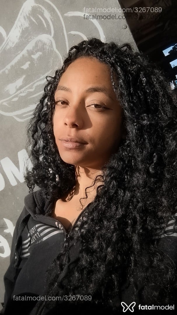 Acompanhante mulher morena (o) de olhos castanhos - Helena Mendes