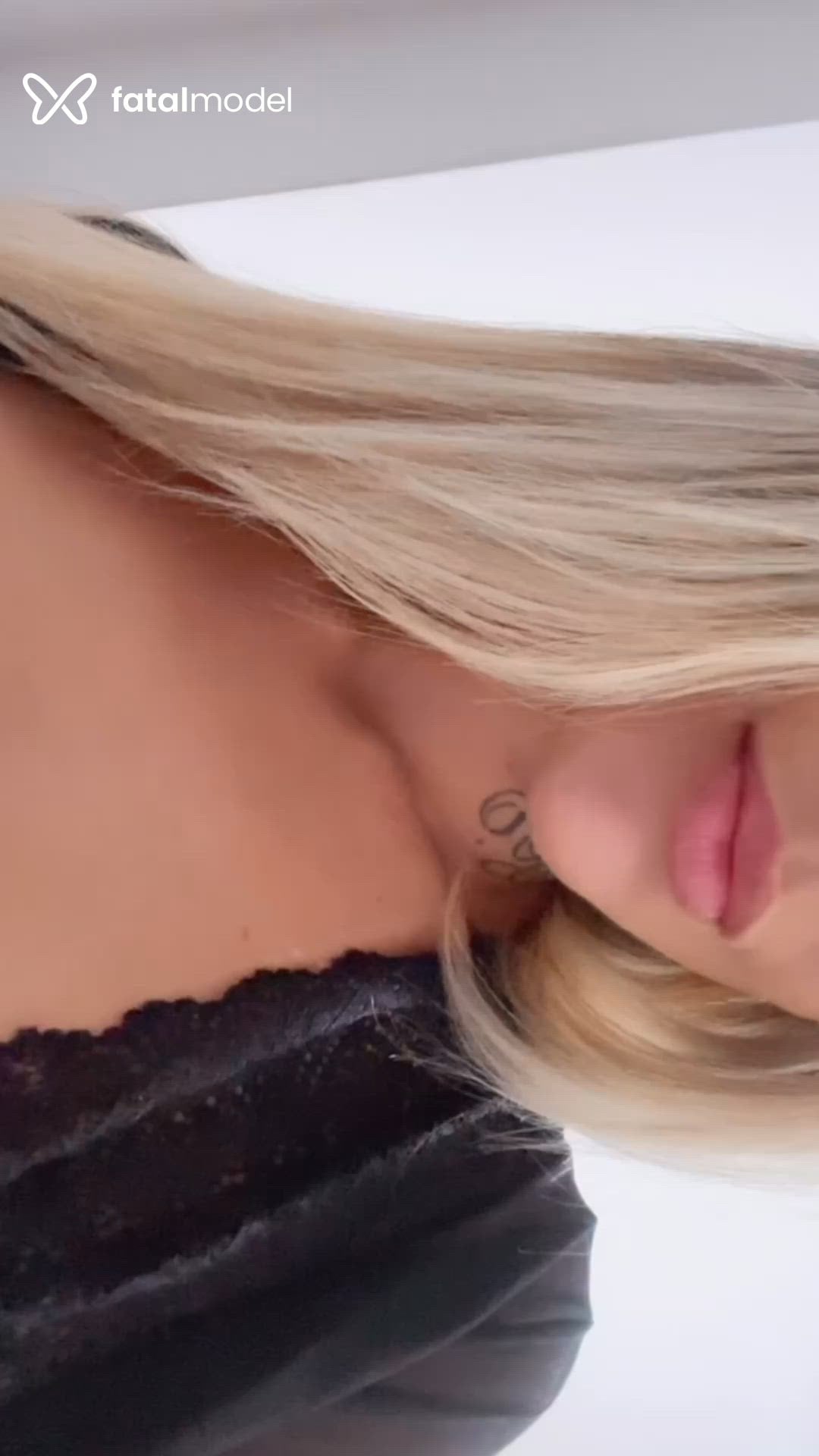 Acompanhante mulher loira (o) de olhos verdes - Julia