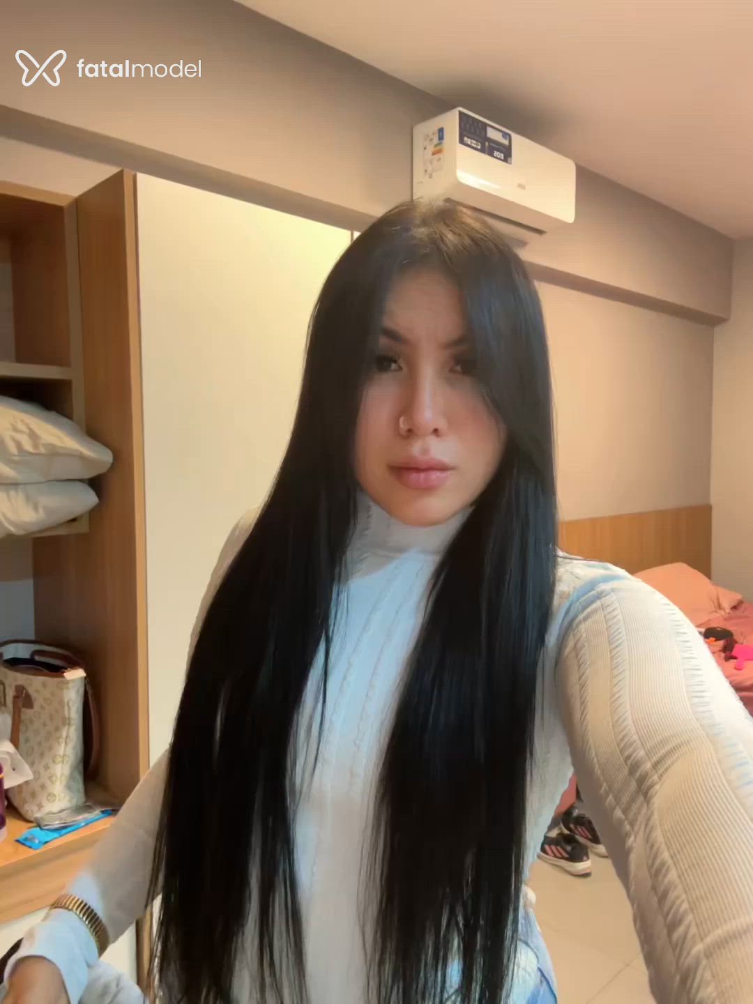 Acompanhante mulher morena (o) de olhos castanhos - Mirella