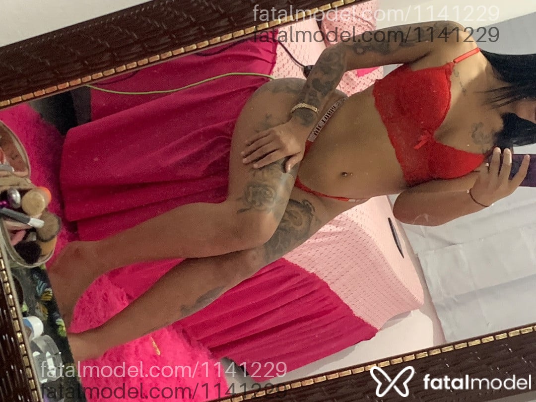 Acompanhante mulher trans ruiva (o) de olhos castanhos - Mimi