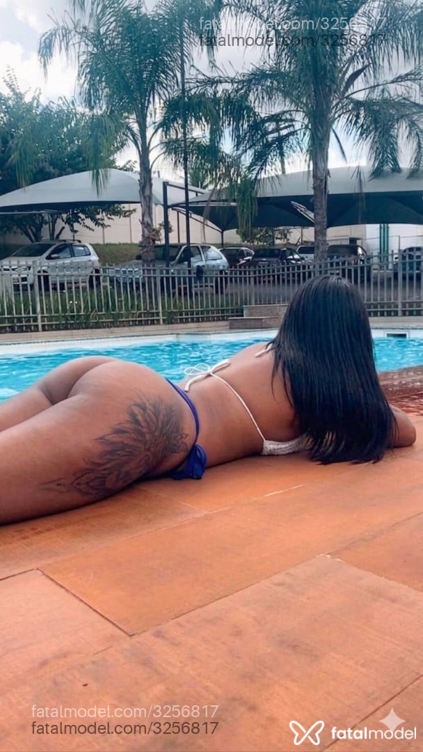 Acompanhante mulher morena (o) de olhos pretos - Biaah