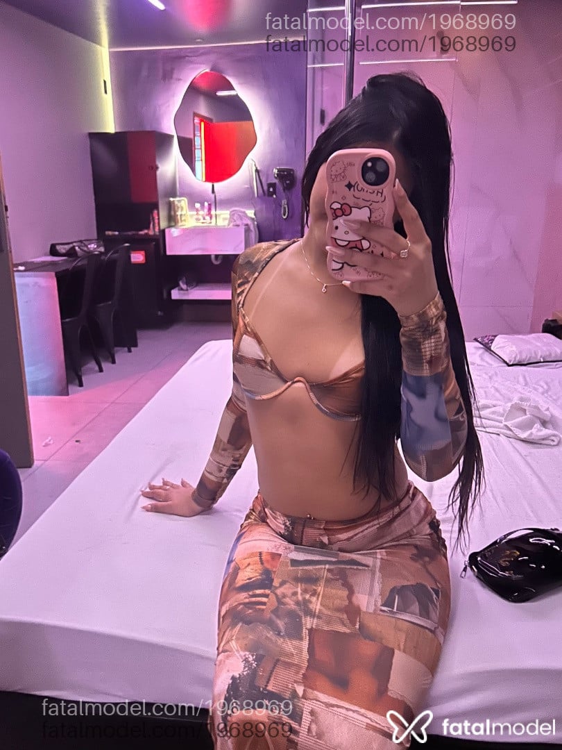 Acompanhante mulher trans morena (o) de olhos pretos - Luna