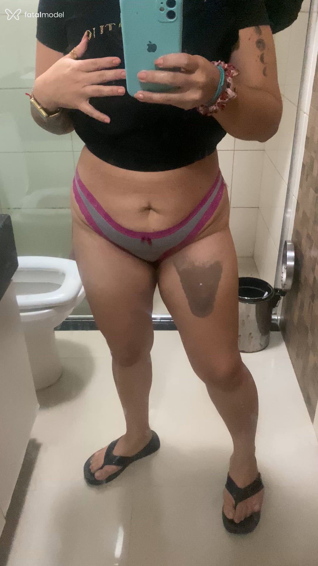 Acompanhante mulher morena (o) de olhos castanhos - ísismadura