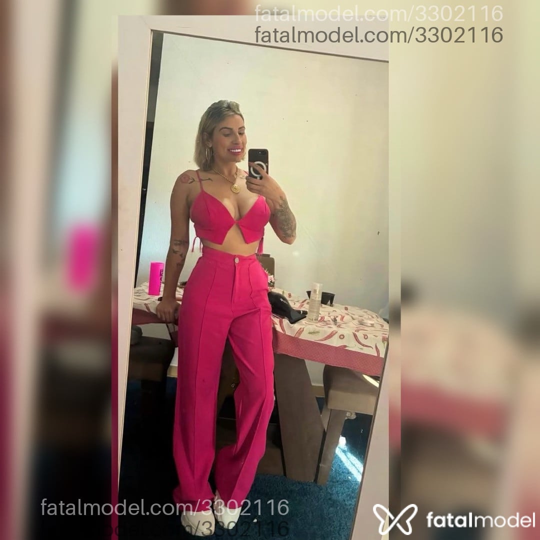 Acompanhante mulher loira (o) de olhos pretos - Bel Santos