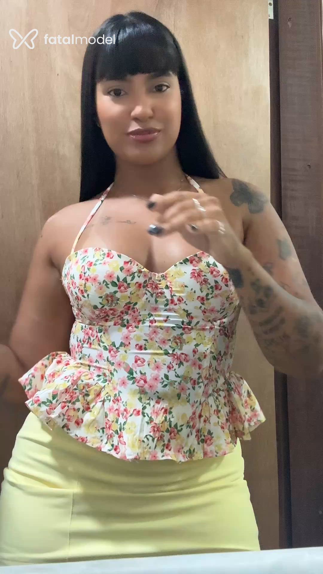 Acompanhante mulher com cabelo castanho de olhos castanhos - Maya Acompanhante mulher com cabelo castanho de olhos castanhos - Maya