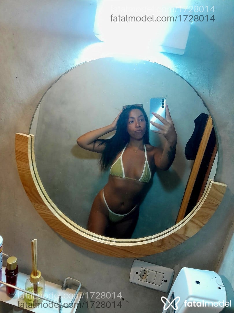 Acompanhante mulher com cabelo castanho de olhos castanhos - Manuela