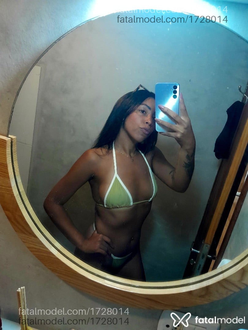 Acompanhante mulher com cabelo castanho de olhos castanhos - Manuela