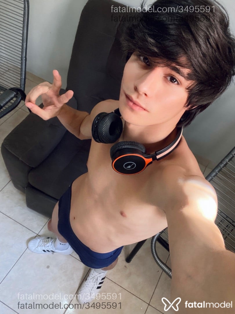 Acompanhante homem morena (o) de olhos pretos - Davi Fox Acompanhante homem morena (o) de olhos pretos - Davi Fox