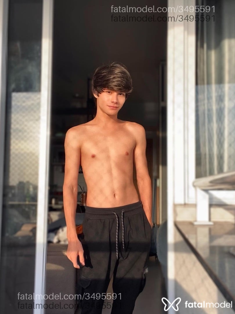 Acompanhante homem morena (o) de olhos pretos - Davi Fox Acompanhante homem morena (o) de olhos pretos - Davi Fox