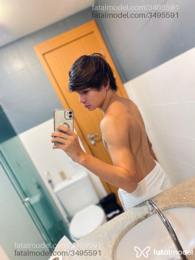 Acompanhante homem morena (o) de olhos pretos - Davi Fox Acompanhante homem morena (o) de olhos pretos - Davi Fox