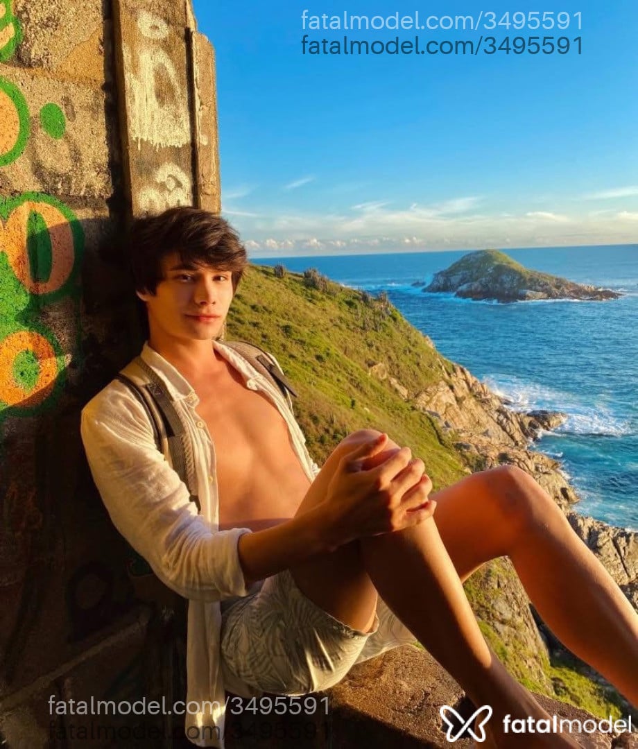Acompanhante homem morena (o) de olhos pretos - Davi Fox Acompanhante homem morena (o) de olhos pretos - Davi Fox
