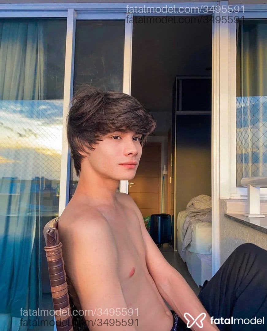 Acompanhante homem morena (o) de olhos pretos - Davi Fox Acompanhante homem morena (o) de olhos pretos - Davi Fox