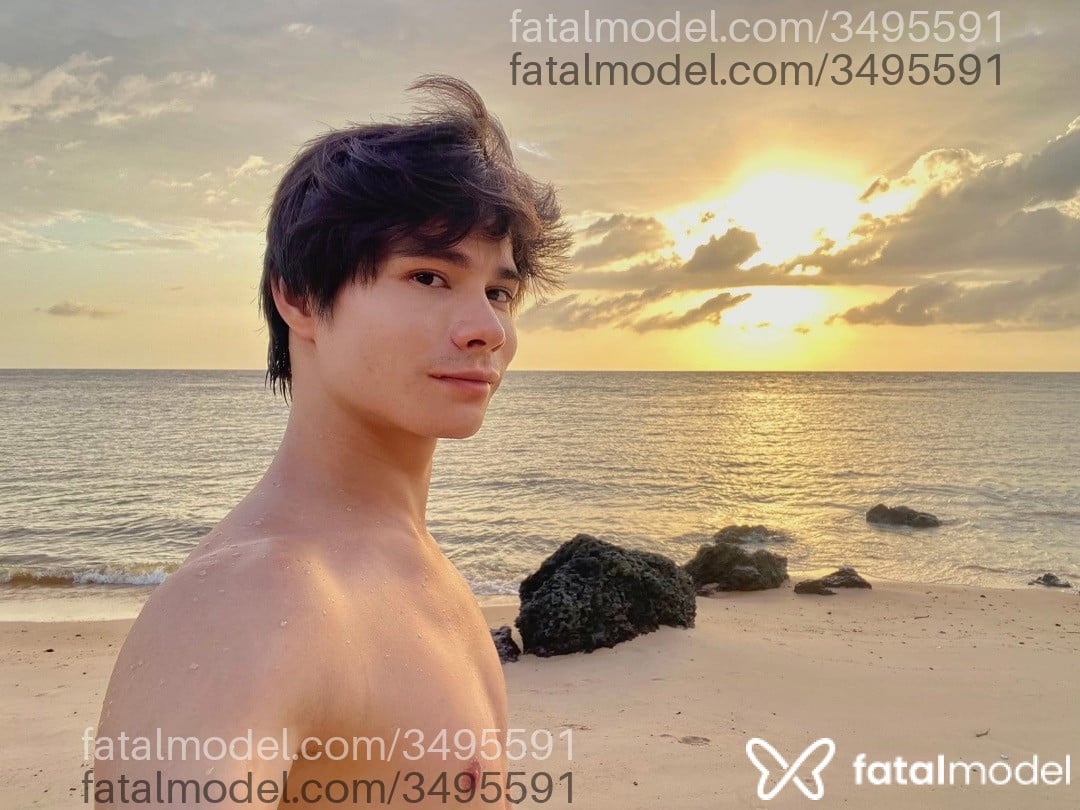 Acompanhante homem morena (o) de olhos pretos - Davi Fox Acompanhante homem morena (o) de olhos pretos - Davi Fox